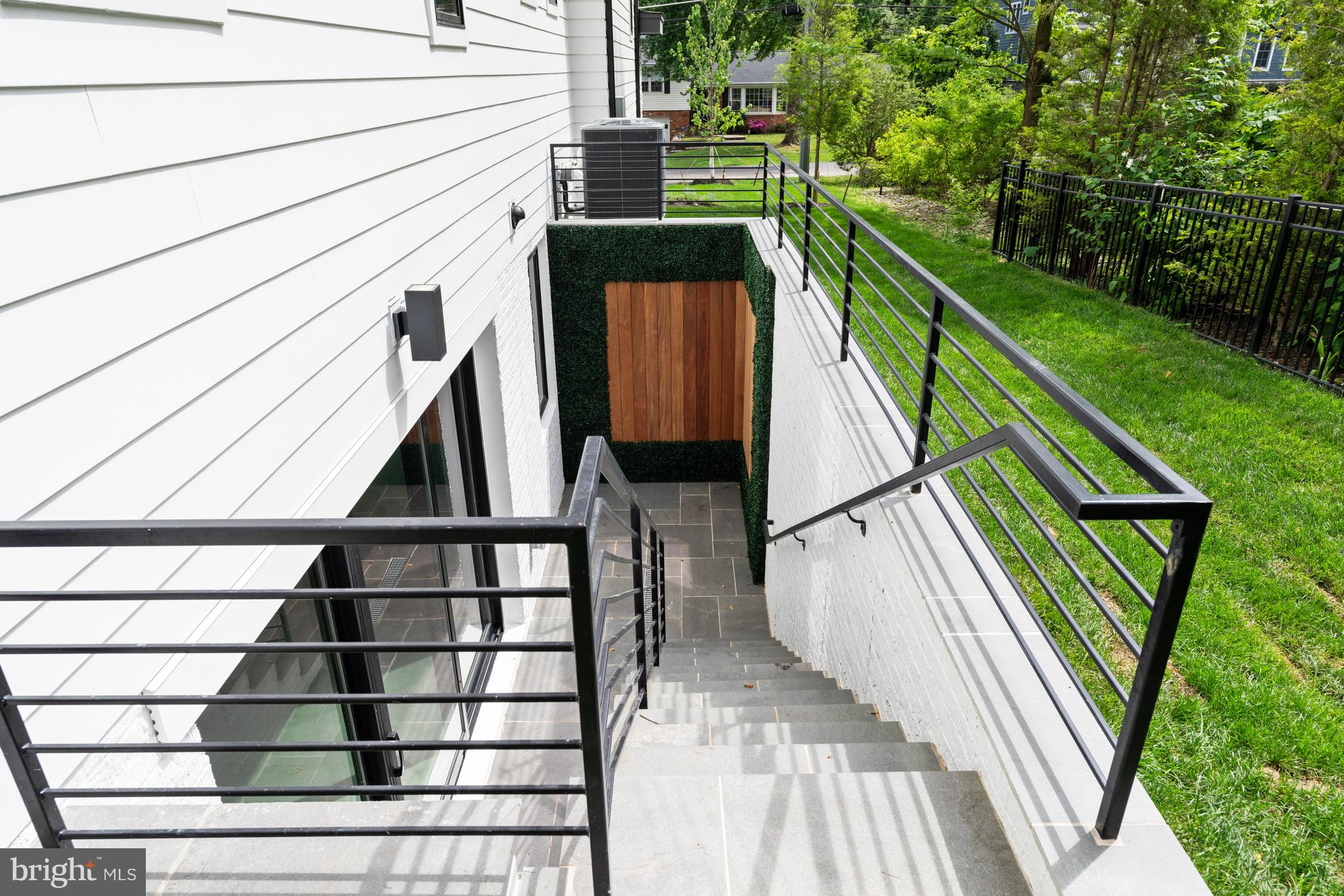 HANSBOROUGH - Residential