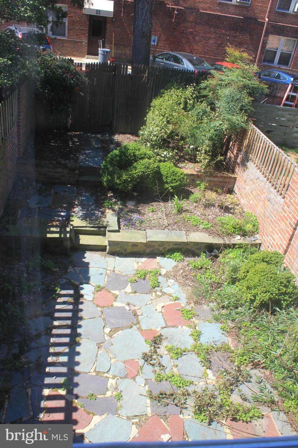 YATES GARDENS - Residential