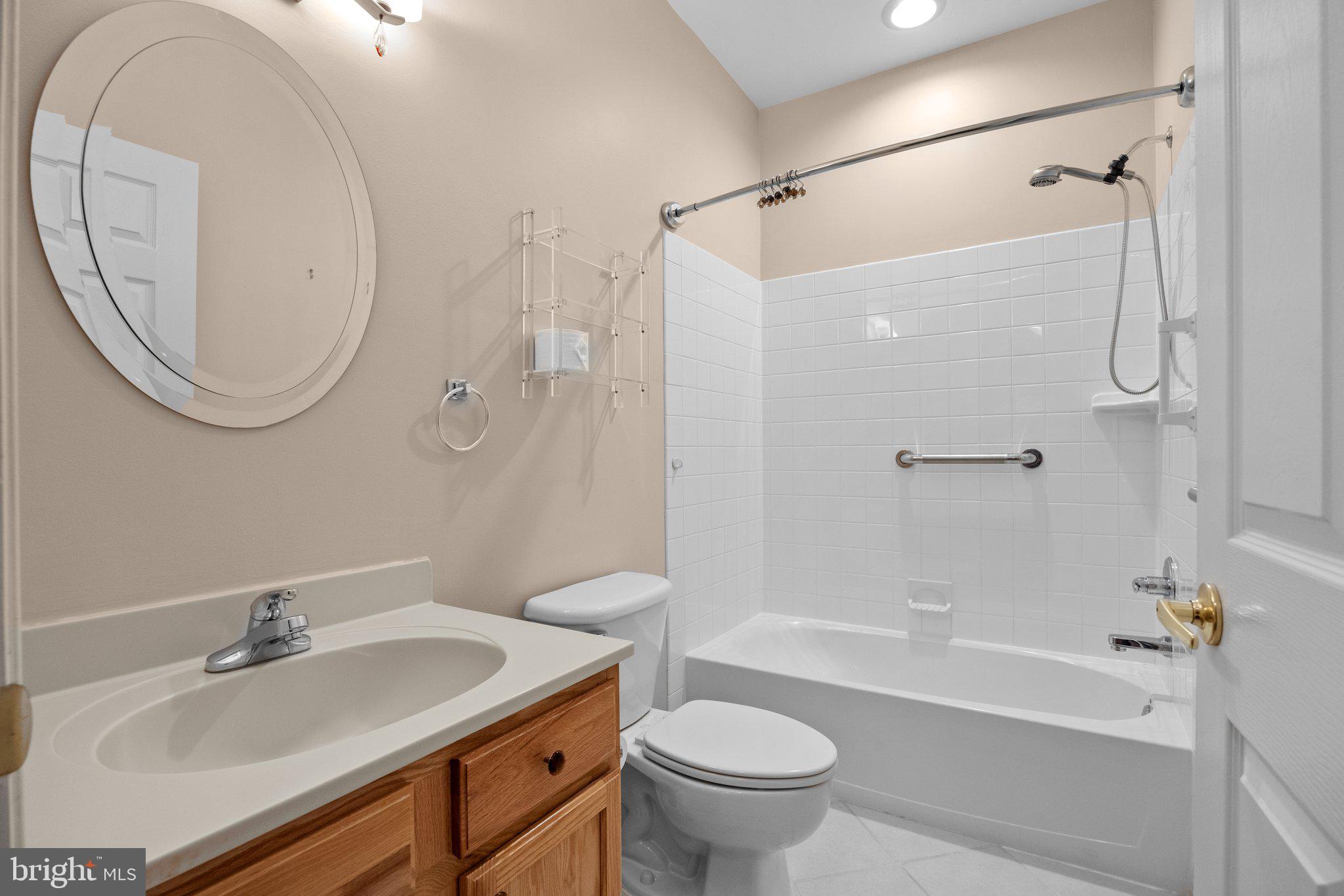 HERITAGE CR ESTS - Residential