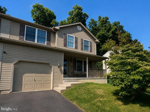 Townhouse For Sale - 222 Bainbridge Circle<br/> READING, PA 19608