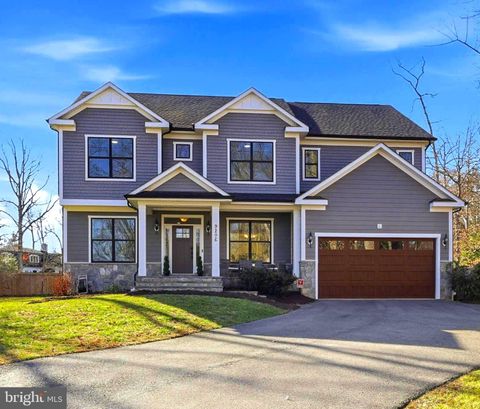 Photo of 9206 Fernwood Road, BETHESDA, MD 20817 (MLS # MDMC2219776)