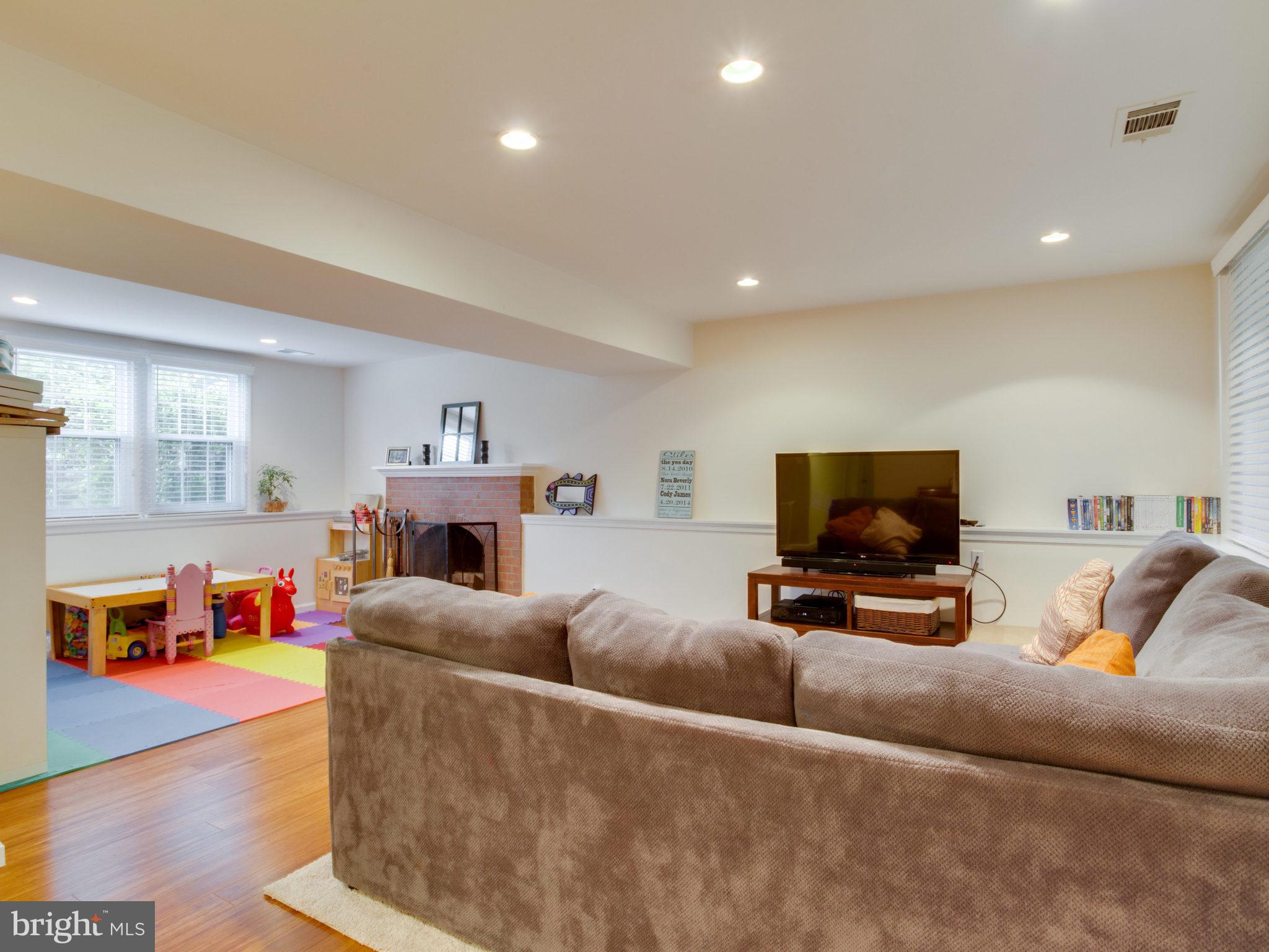 FOX MILL ESTATES - Residential Lease