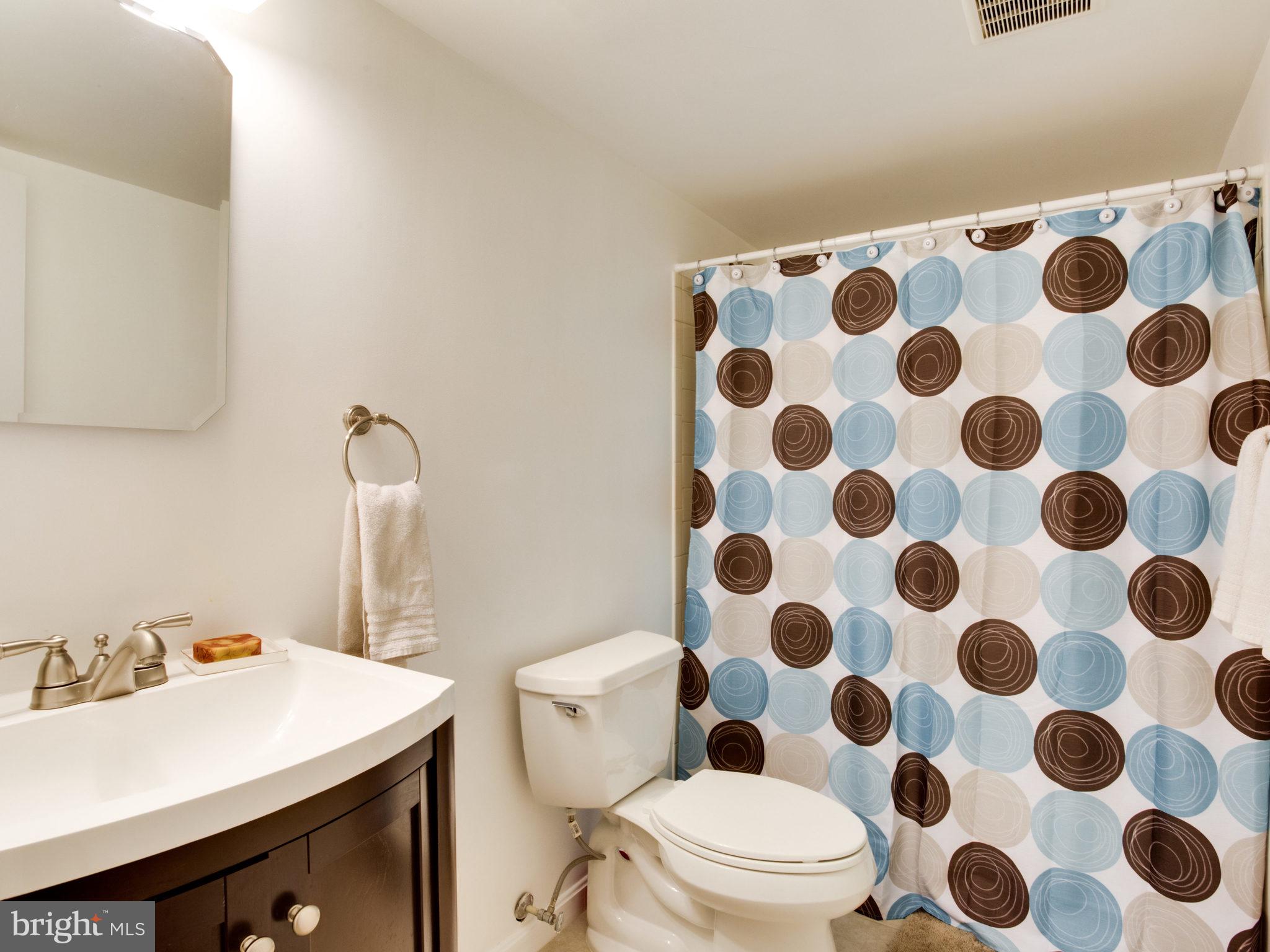 FOX MILL ESTATES - Residential Lease