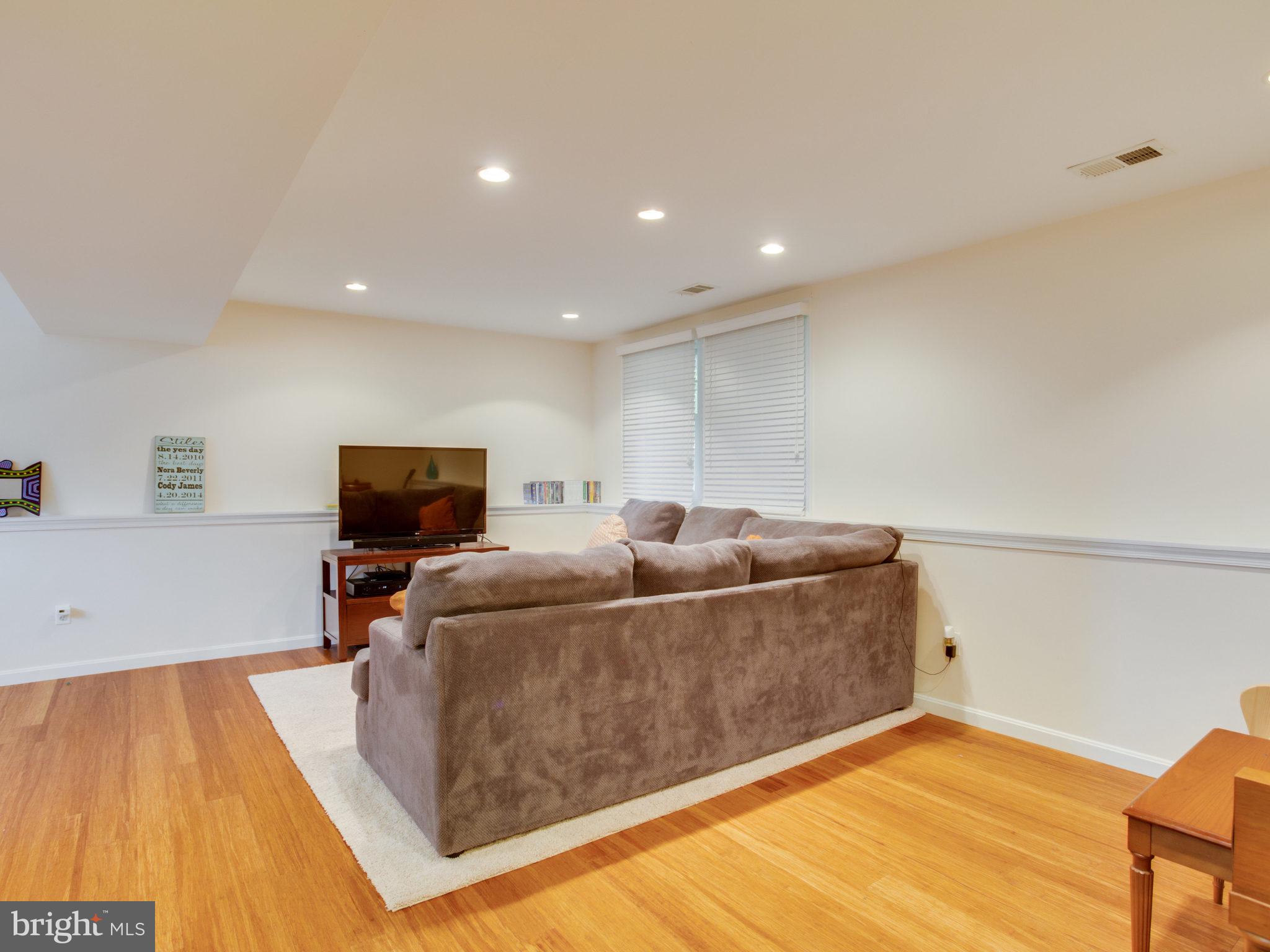 FOX MILL ESTATES - Residential Lease