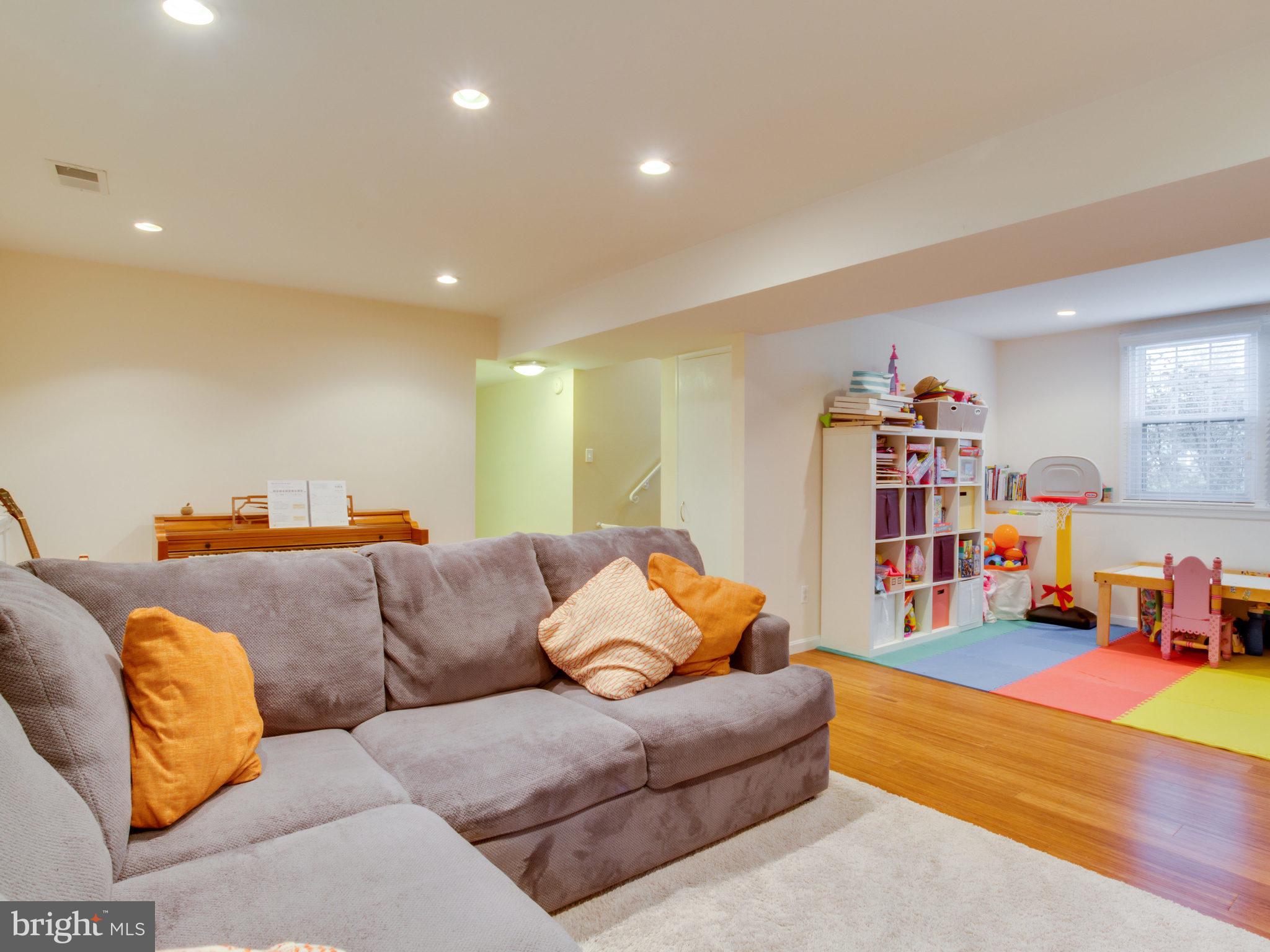 FOX MILL ESTATES - Residential Lease