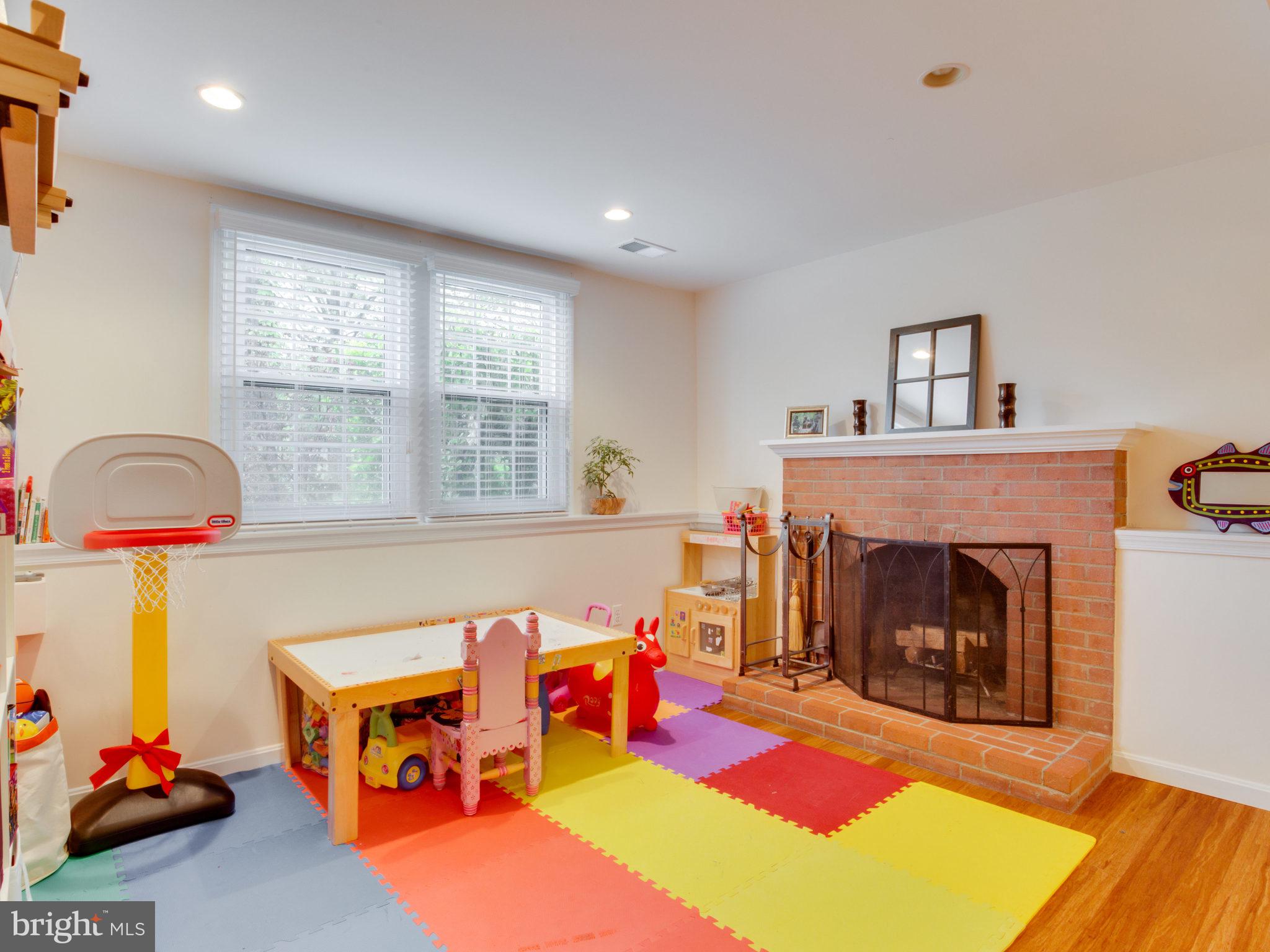 FOX MILL ESTATES - Residential Lease