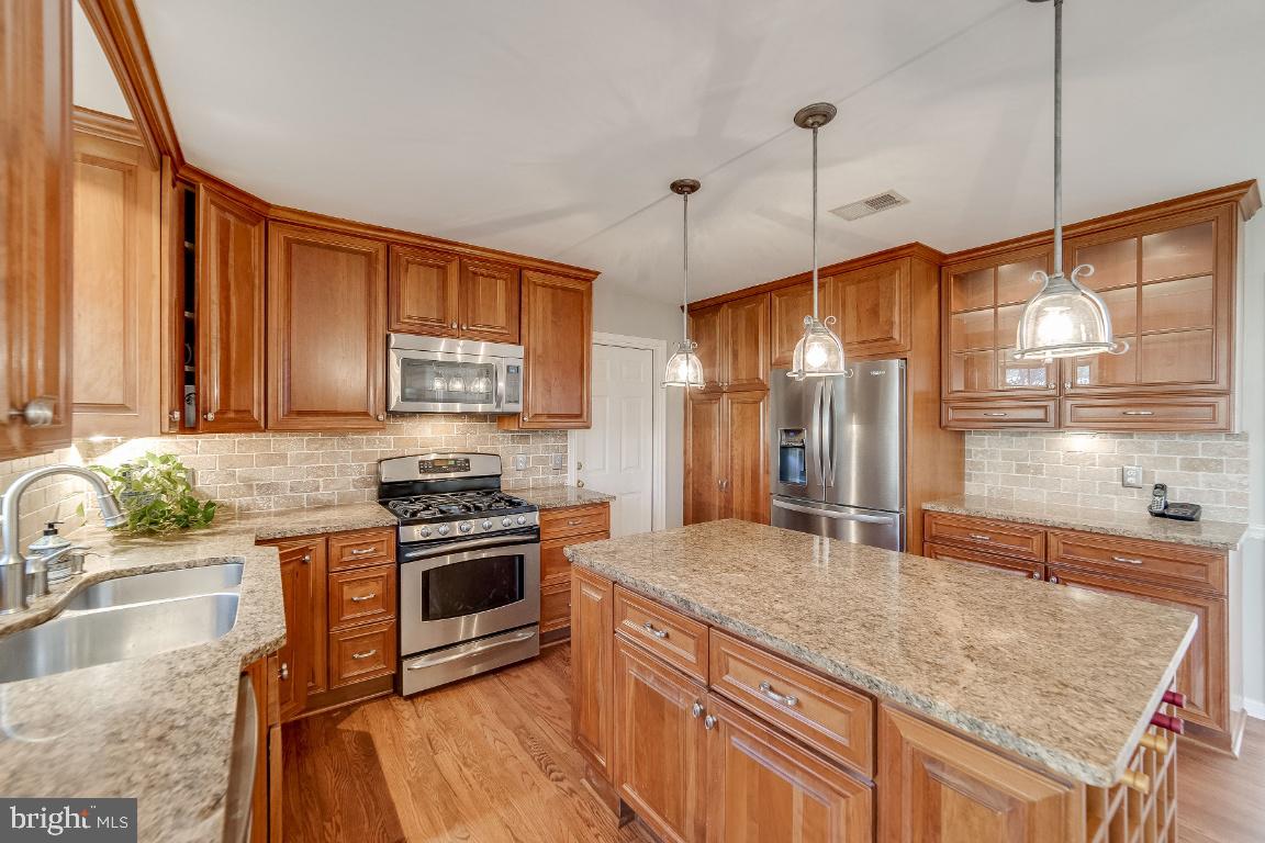 HAMPTON OAKS - Residential