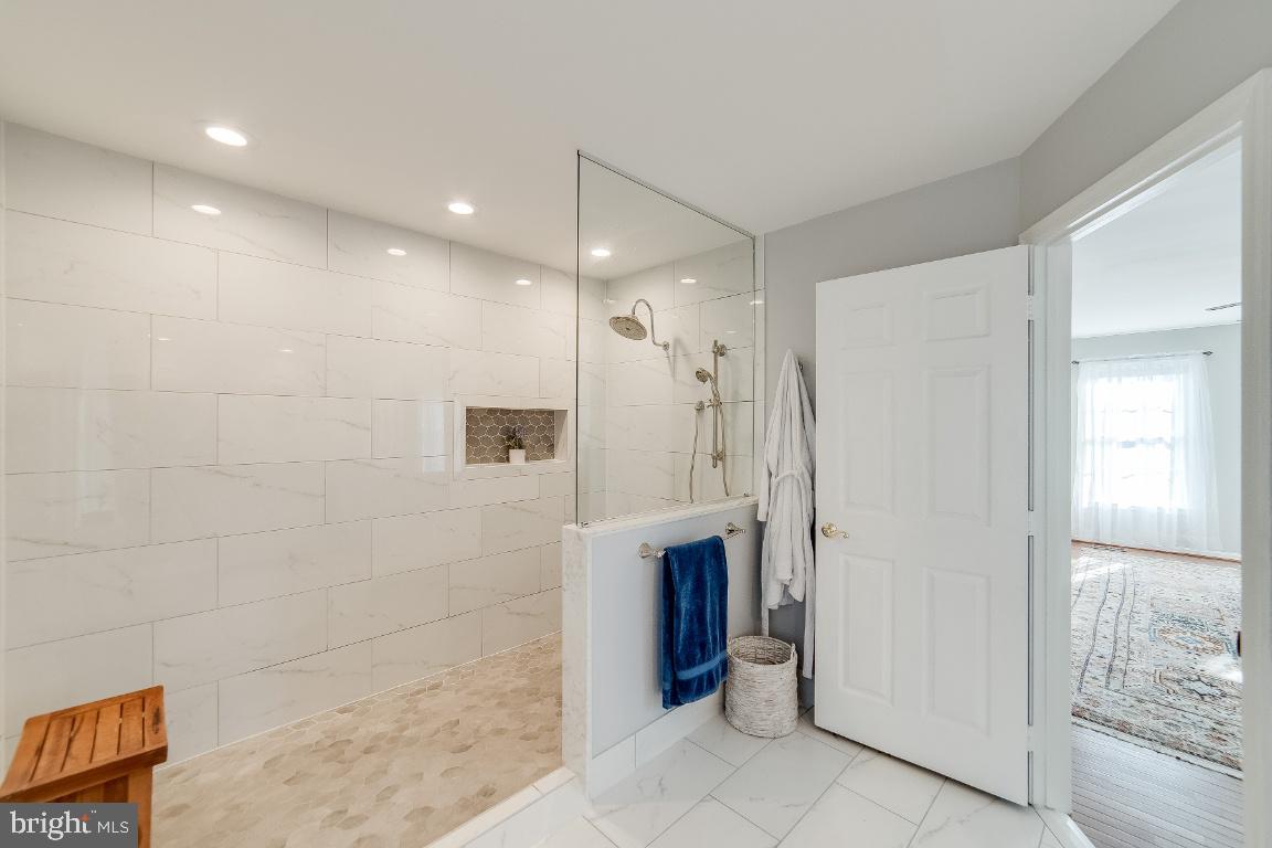 HAMPTON OAKS - Residential