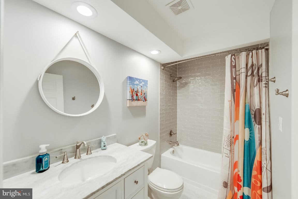 HAMPTON OAKS - Residential