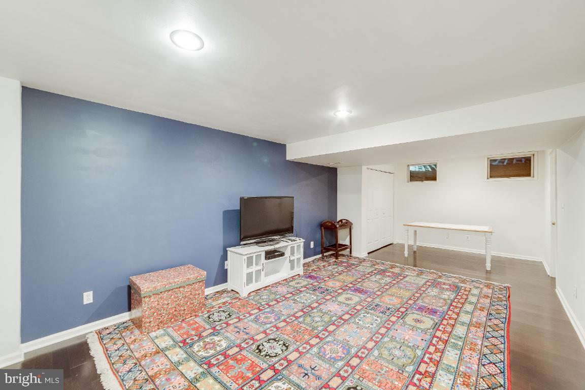 HAMPTON OAKS - Residential