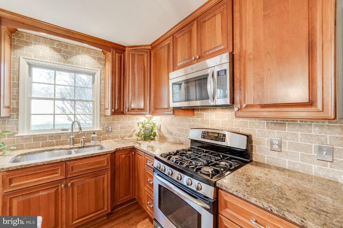HAMPTON OAKS - Residential