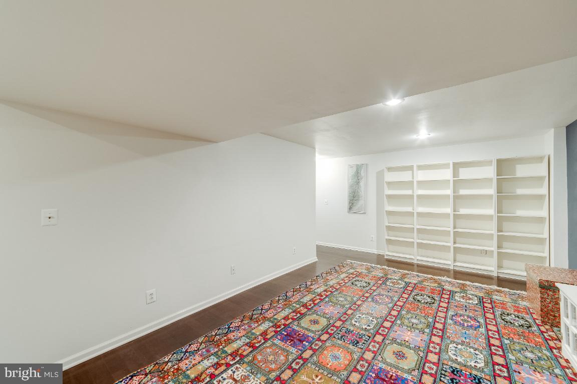 HAMPTON OAKS - Residential