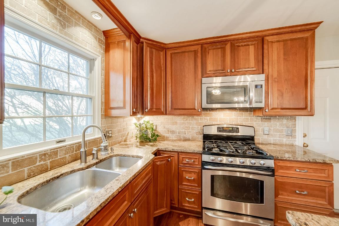 HAMPTON OAKS - Residential