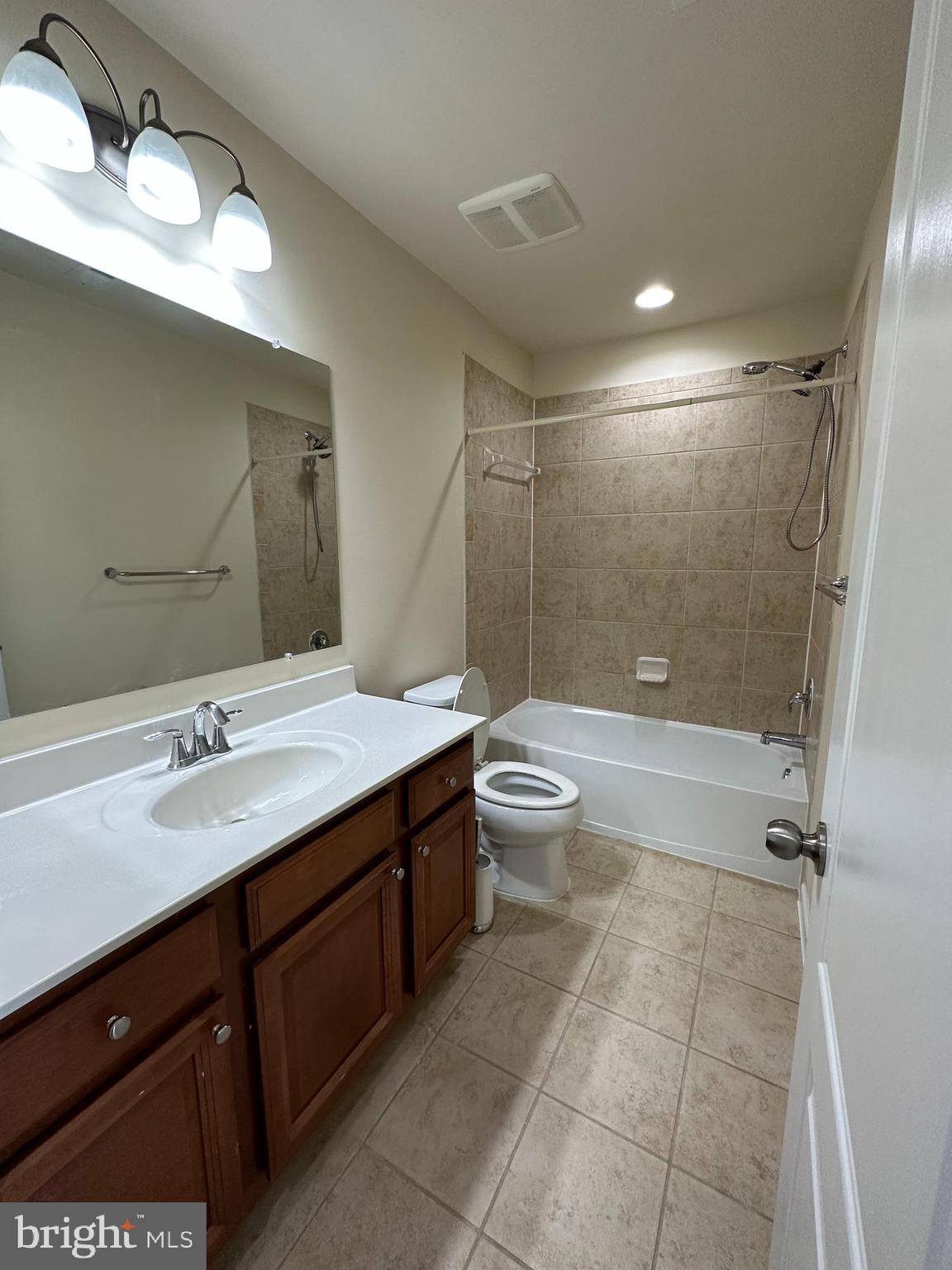 OXFORD SQUARE - Residential Lease