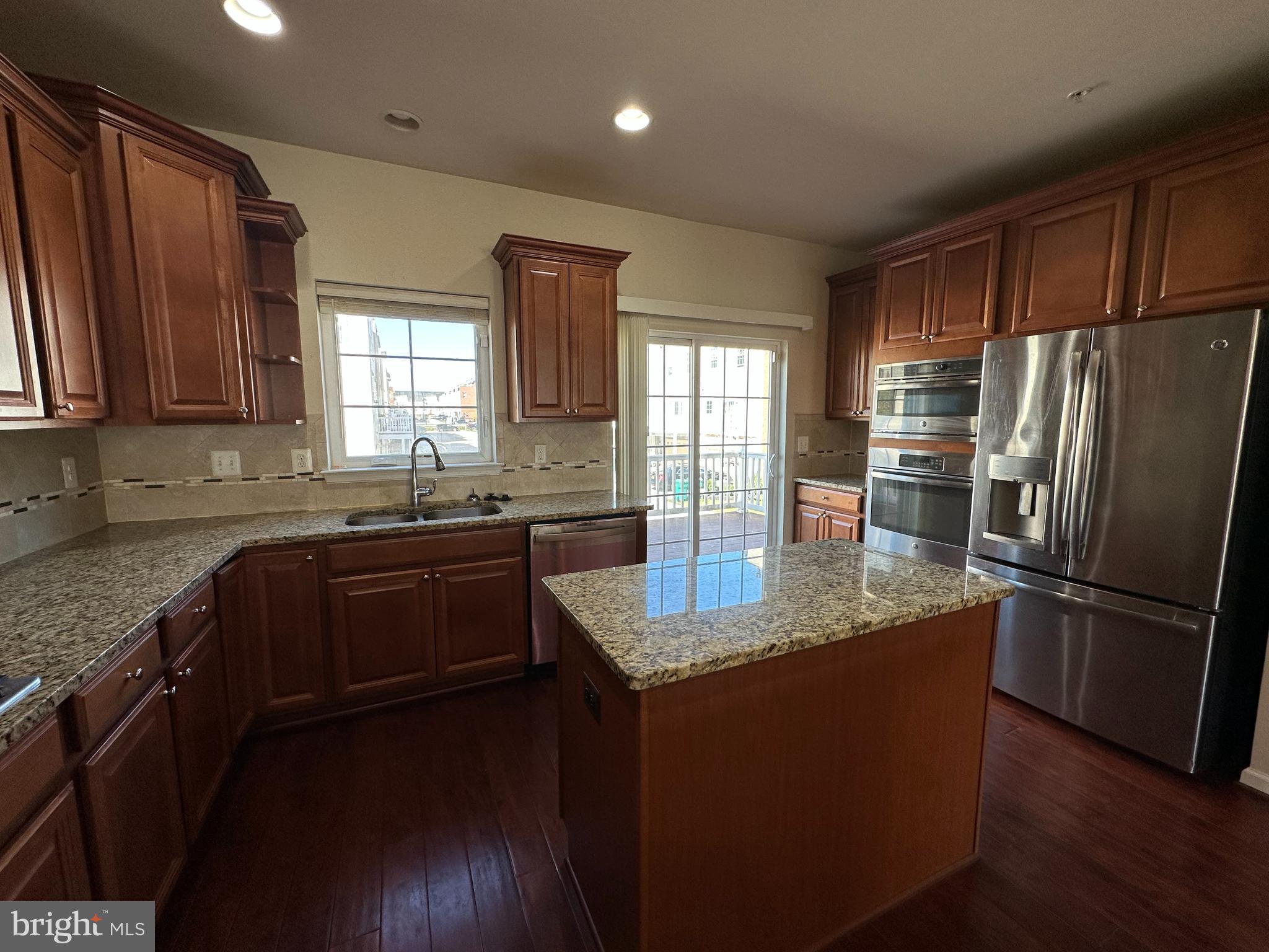 OXFORD SQUARE - Residential Lease