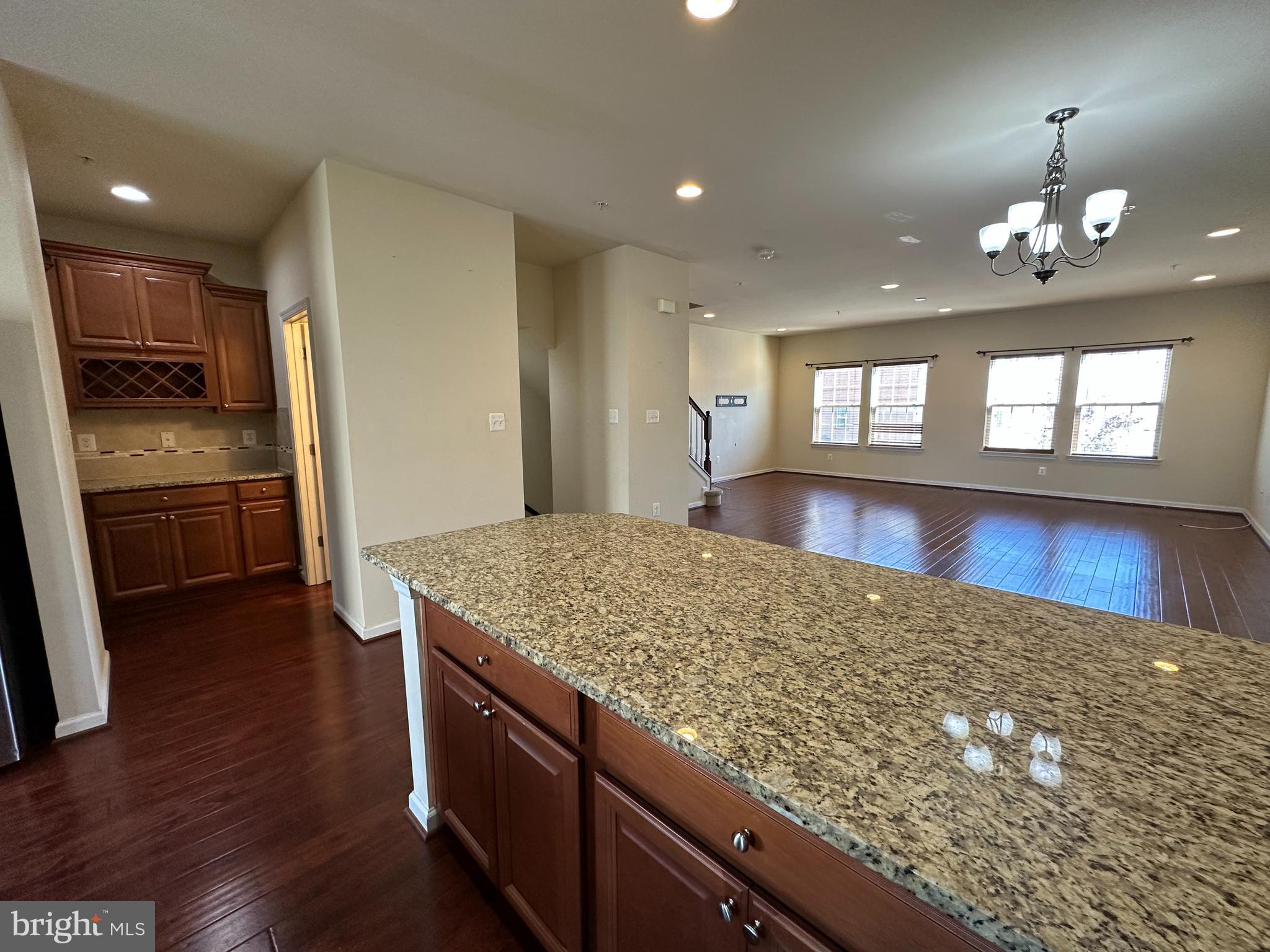 OXFORD SQUARE - Residential Lease