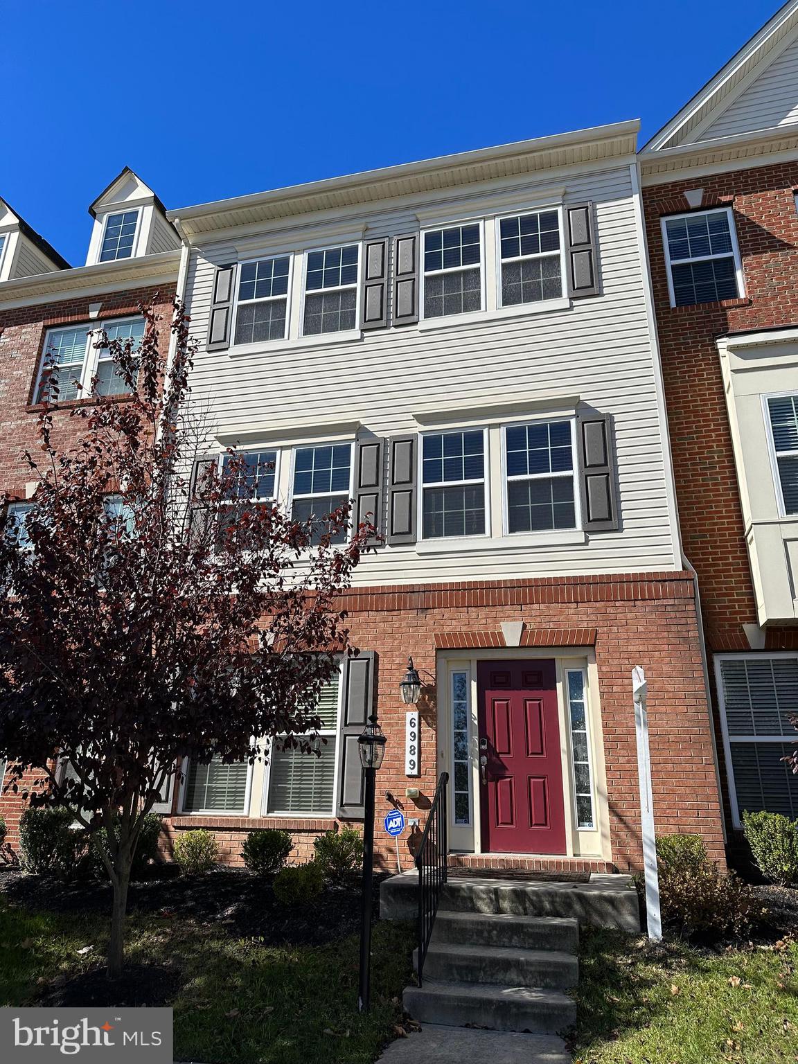 OXFORD SQUARE - Residential Lease