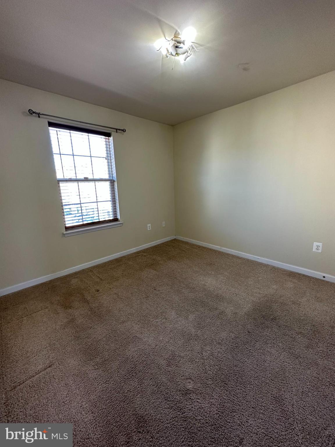 OXFORD SQUARE - Residential Lease