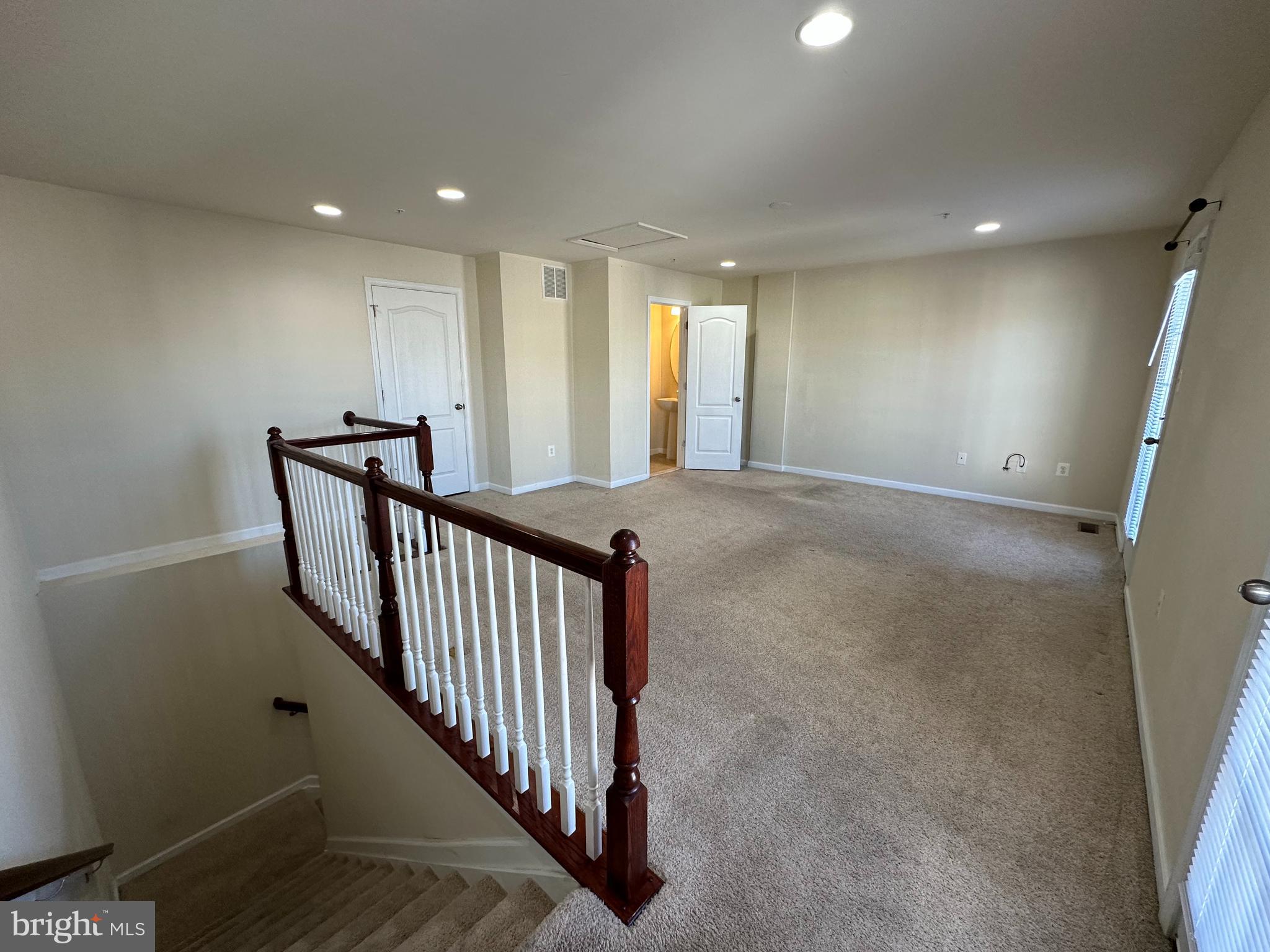 OXFORD SQUARE - Residential Lease