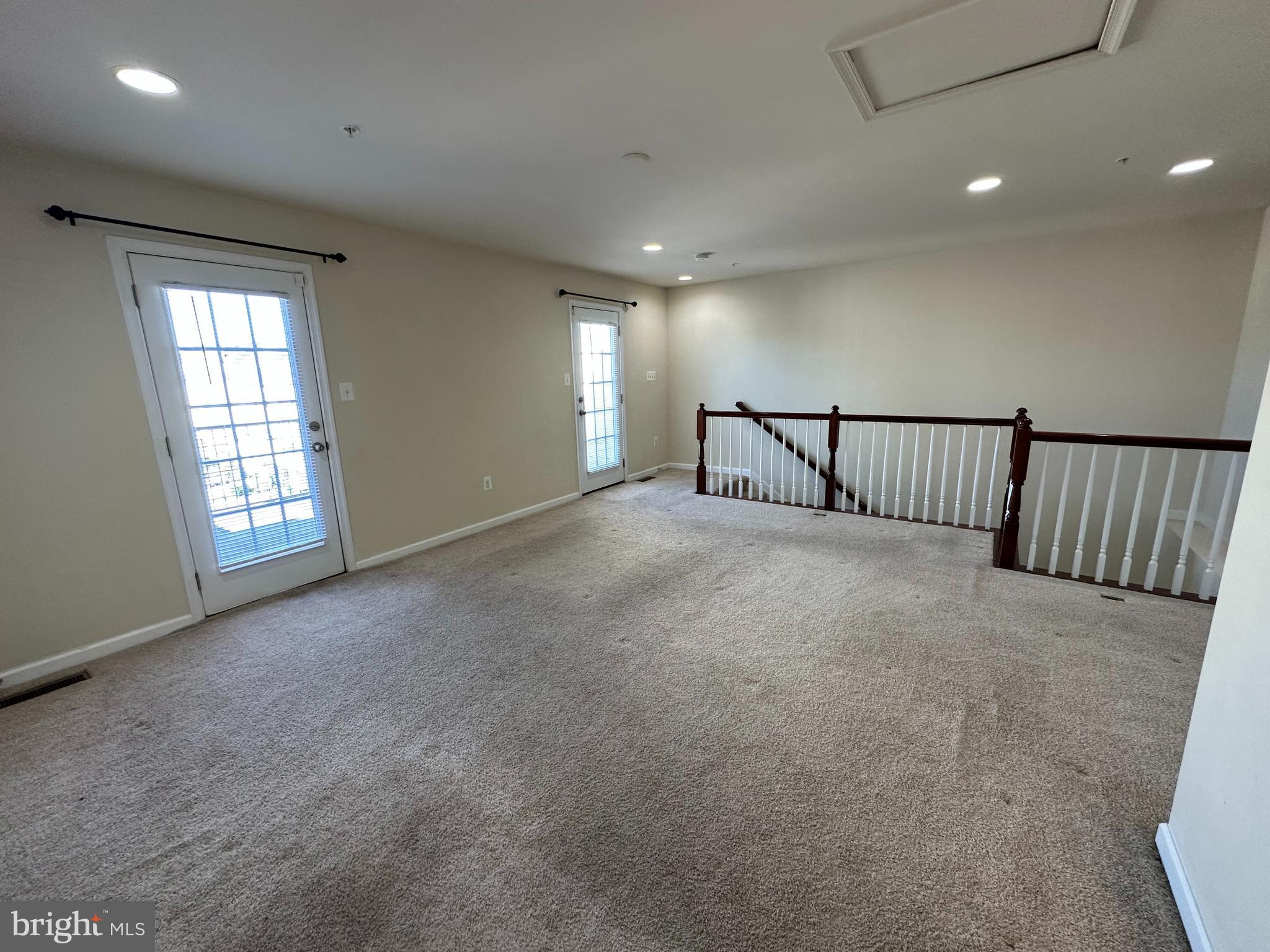 OXFORD SQUARE - Residential Lease