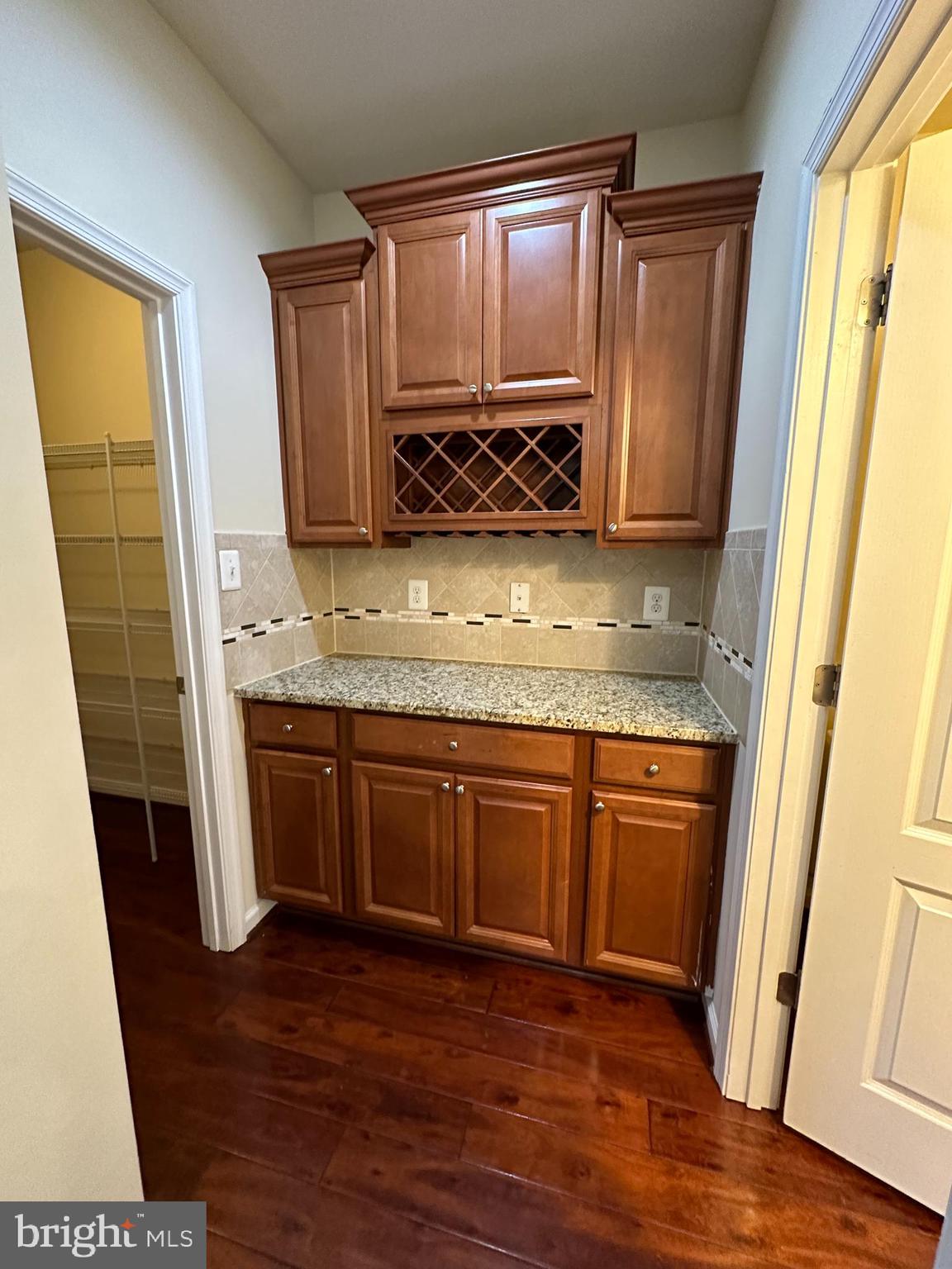 OXFORD SQUARE - Residential Lease