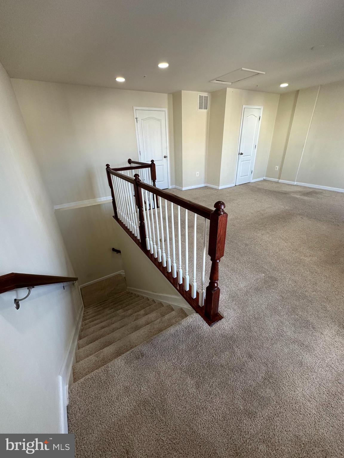 OXFORD SQUARE - Residential Lease