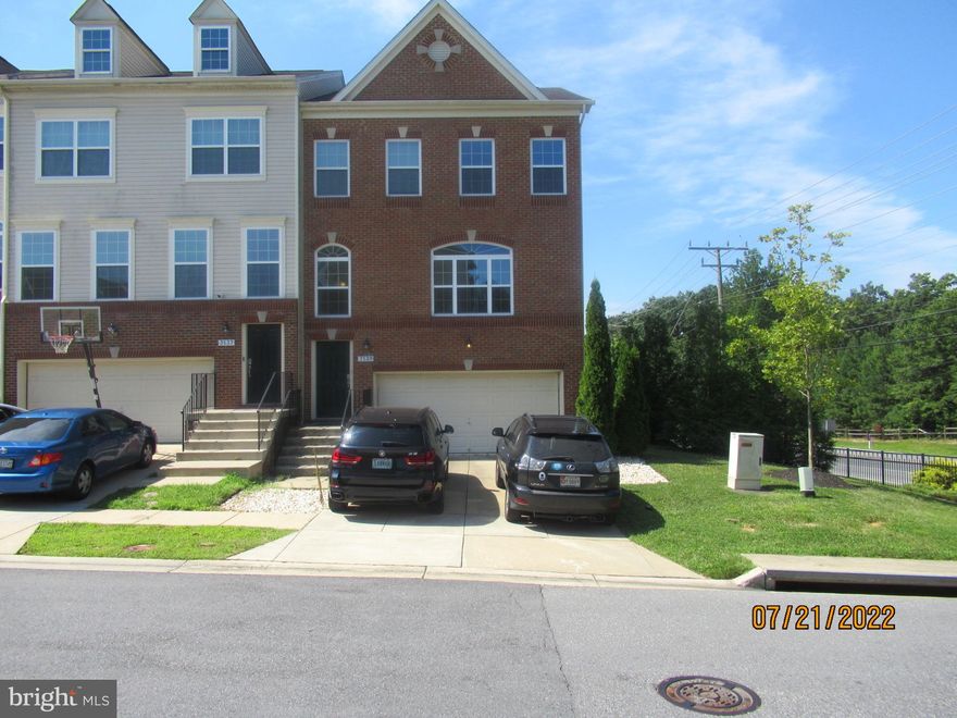 Wow! Don't miss this  end unit brick front luxury garage townhome w/formal entry foyer, eat-in kitchen w/hardwood flooring, granite counters & island/breakfast bar, custom maple cabinetry & GE Energy Star stainless appliances. PBR suite w/vaulted ceiling, walk-in closet & ceramic tile luxury bath. Rec room, 3rd full bath &  deck!