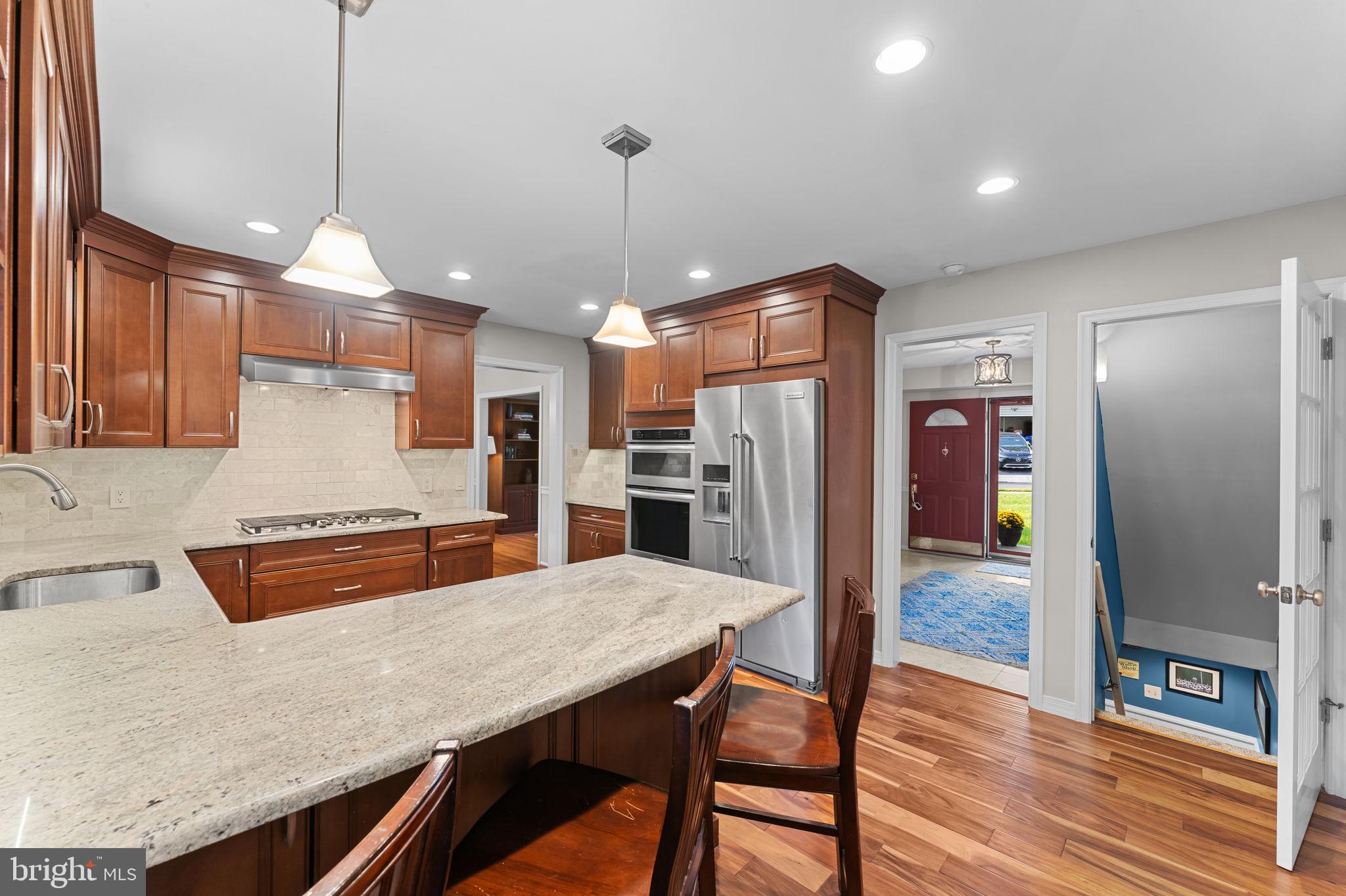 DEVON SQUARE - Residential