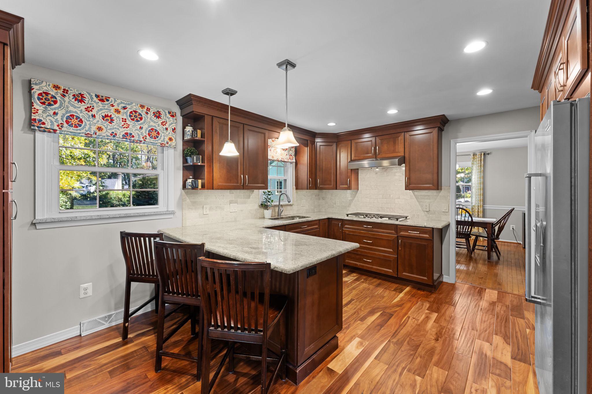 DEVON SQUARE - Residential