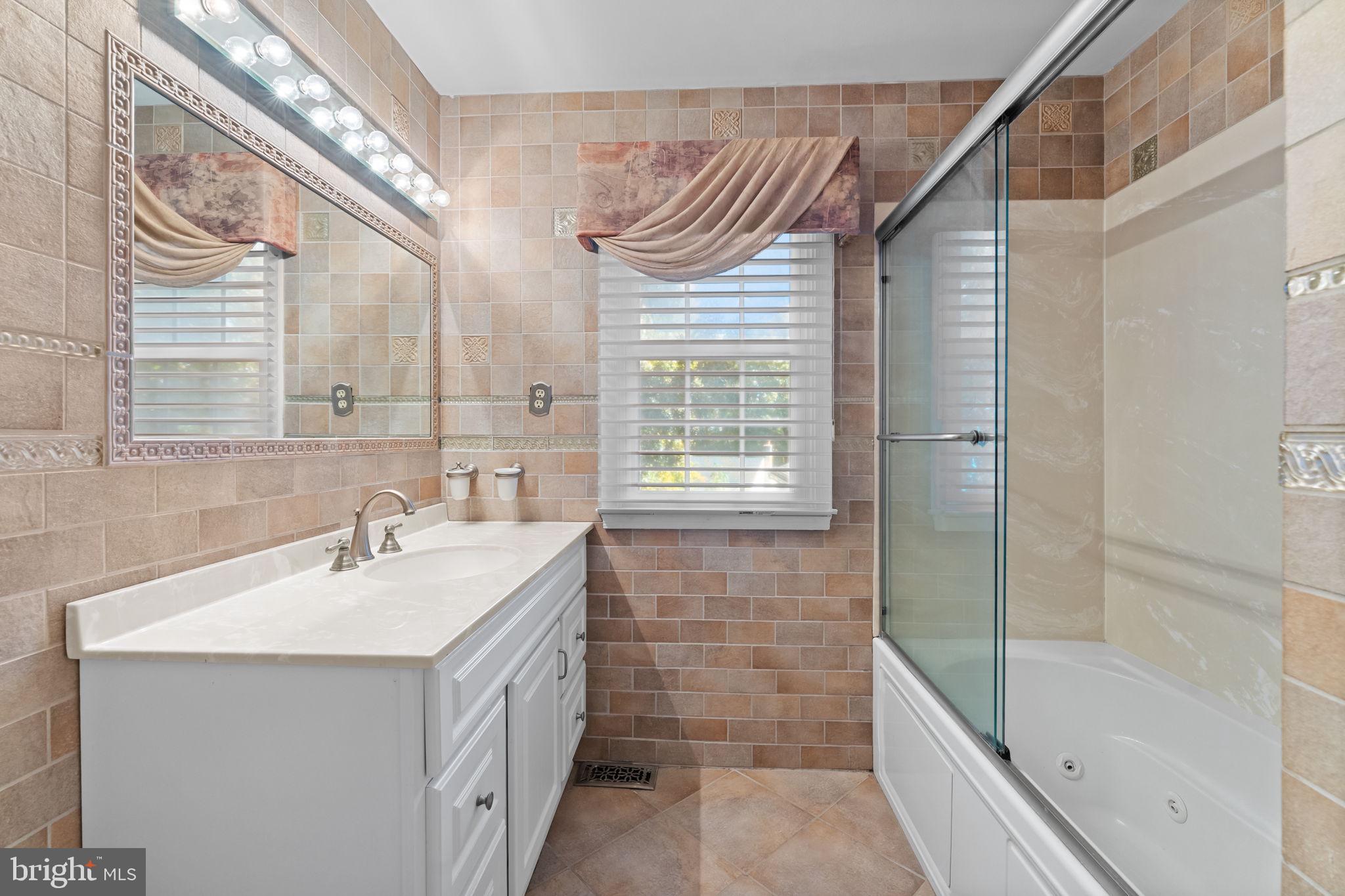 DEVON SQUARE - Residential