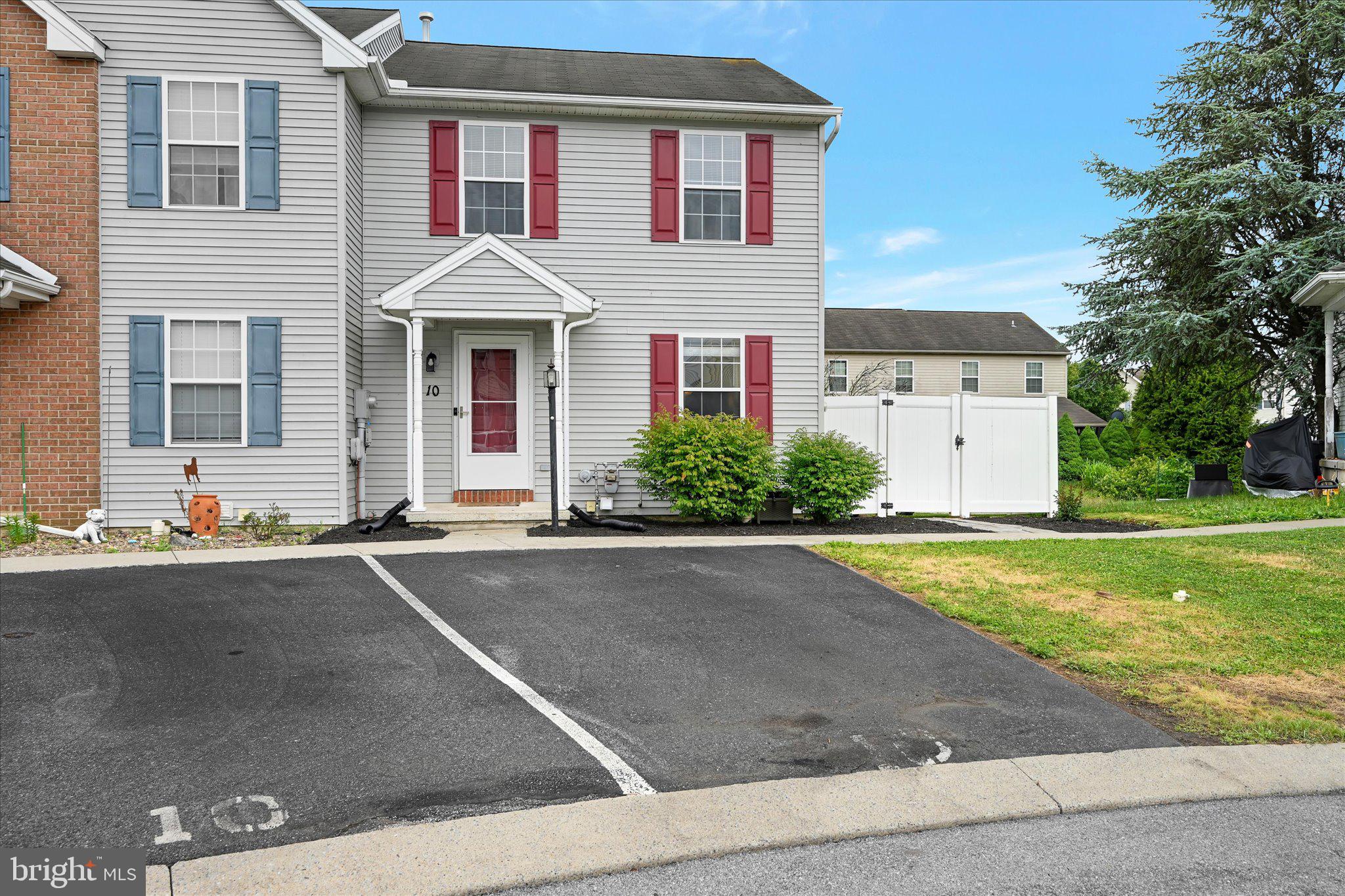 10 BRADFORD CIRCLE