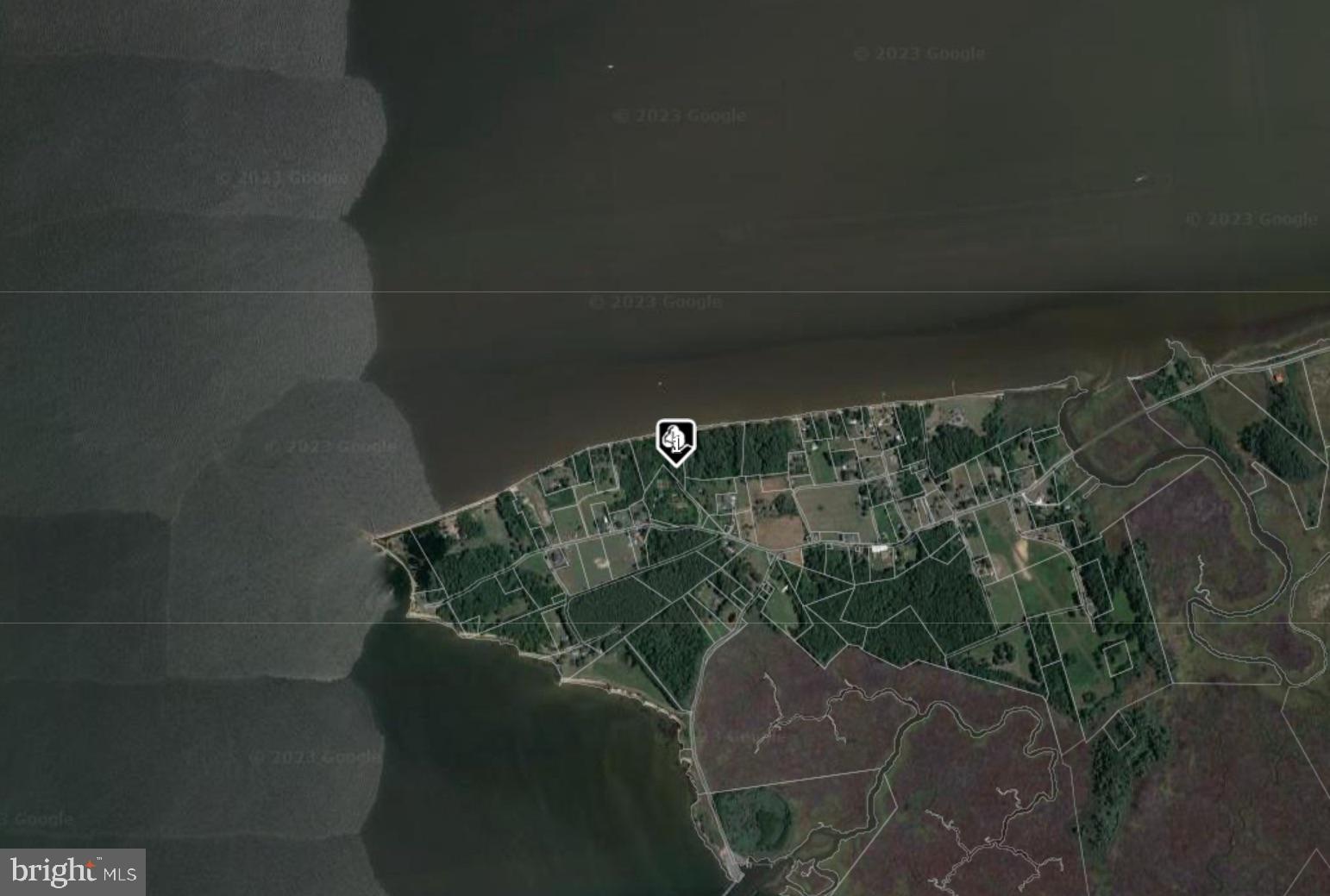 ELLIOTTS ISLAND - Land