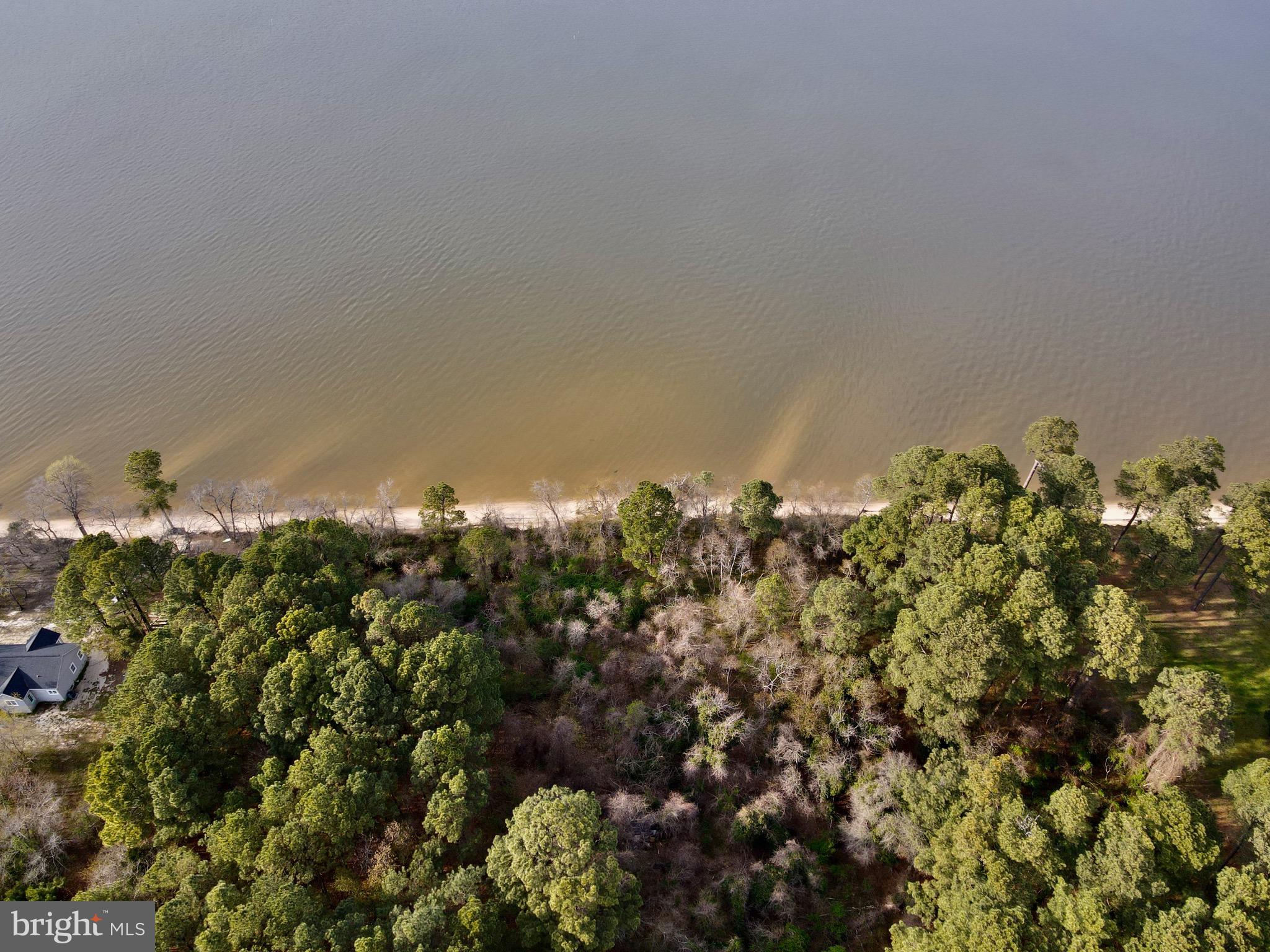 ELLIOTTS ISLAND - Land