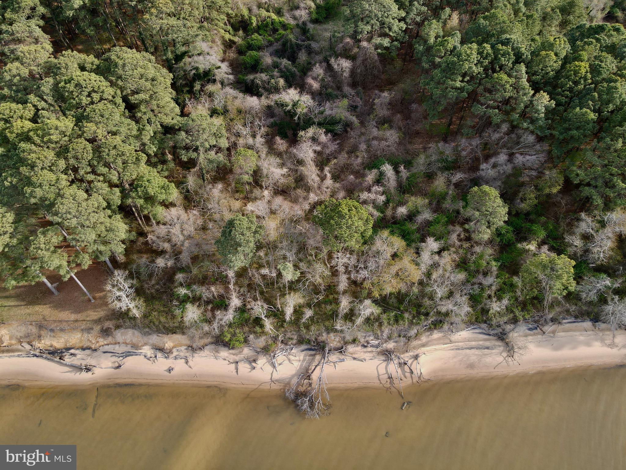 ELLIOTTS ISLAND - Land