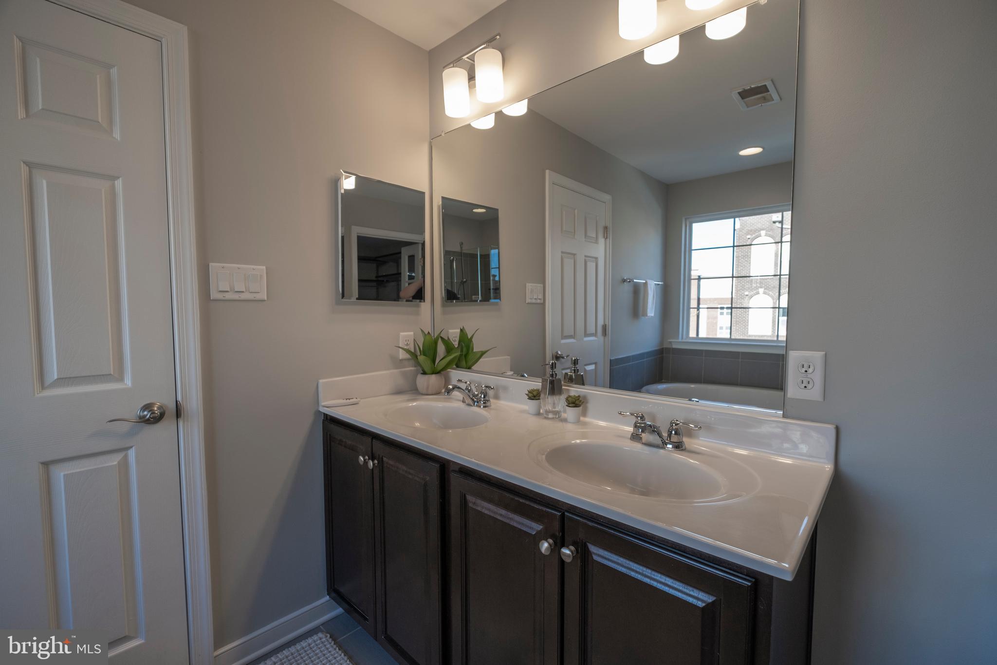 SUMMIT HALL RESERVE - Residential