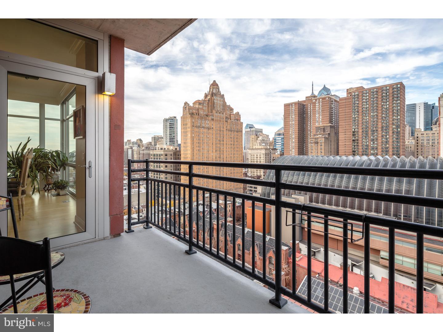 AVENUE OF THE ARTS - Residential