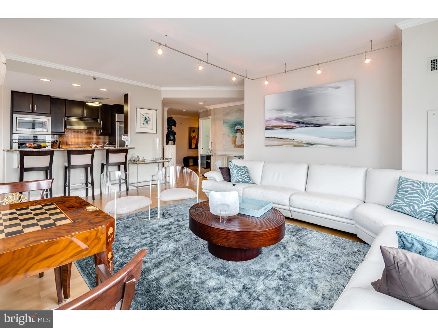 AVENUE OF THE ARTS - Residential