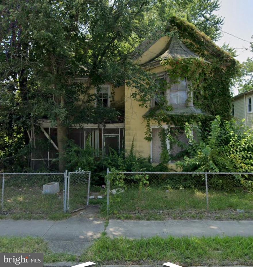 Investor Alert! Explore the potential of this .14-acre canvas in Federalsburg. This property is a complete tear down, presenting a rare opportunity for those with a vision to build anew. Do not enter property.