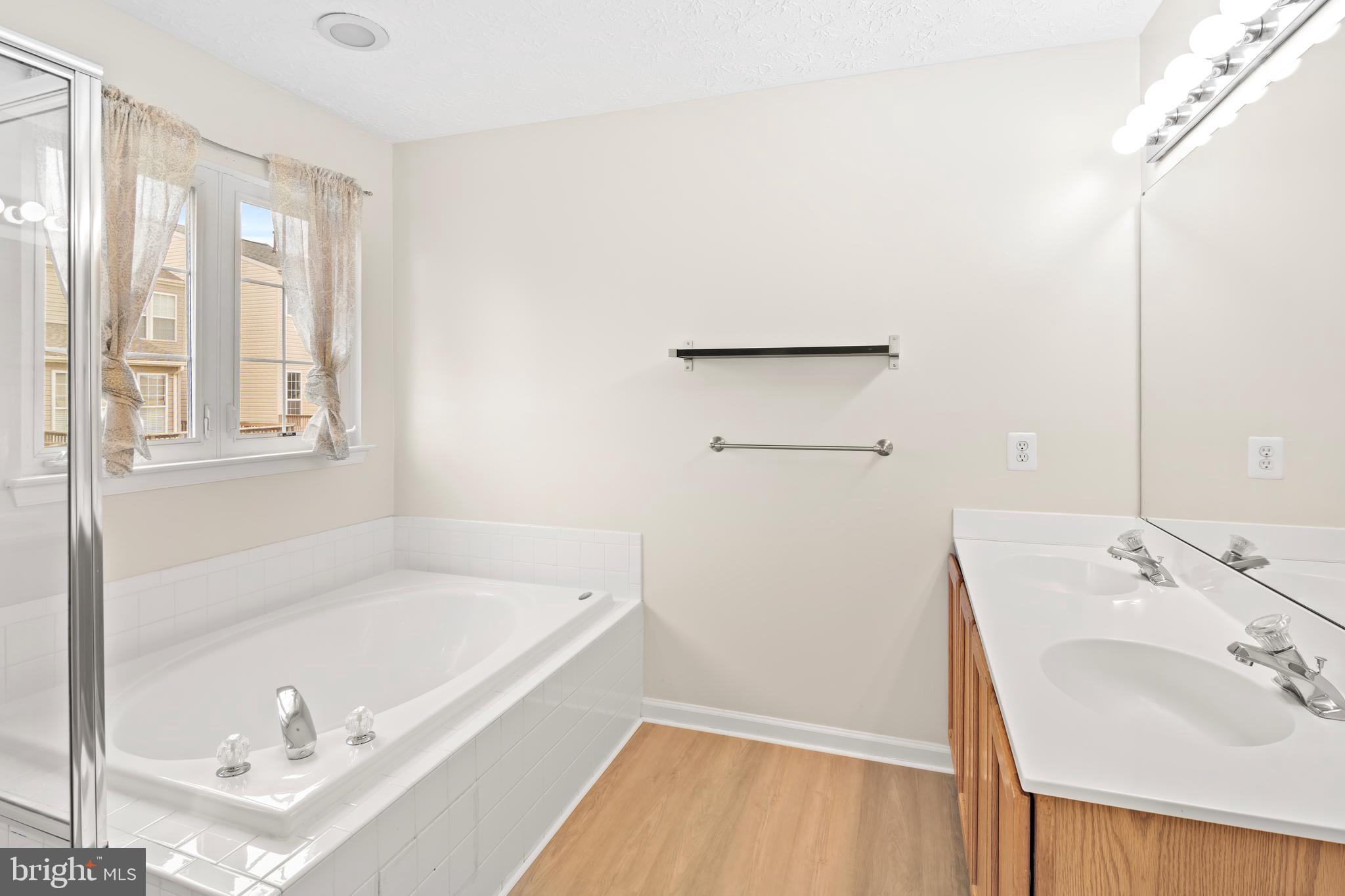 PERRY HALL FARMS - Residential Lease