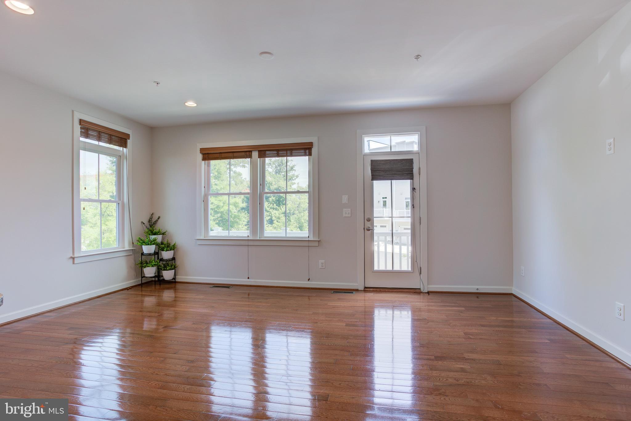 RIDGEWOOD - Residential