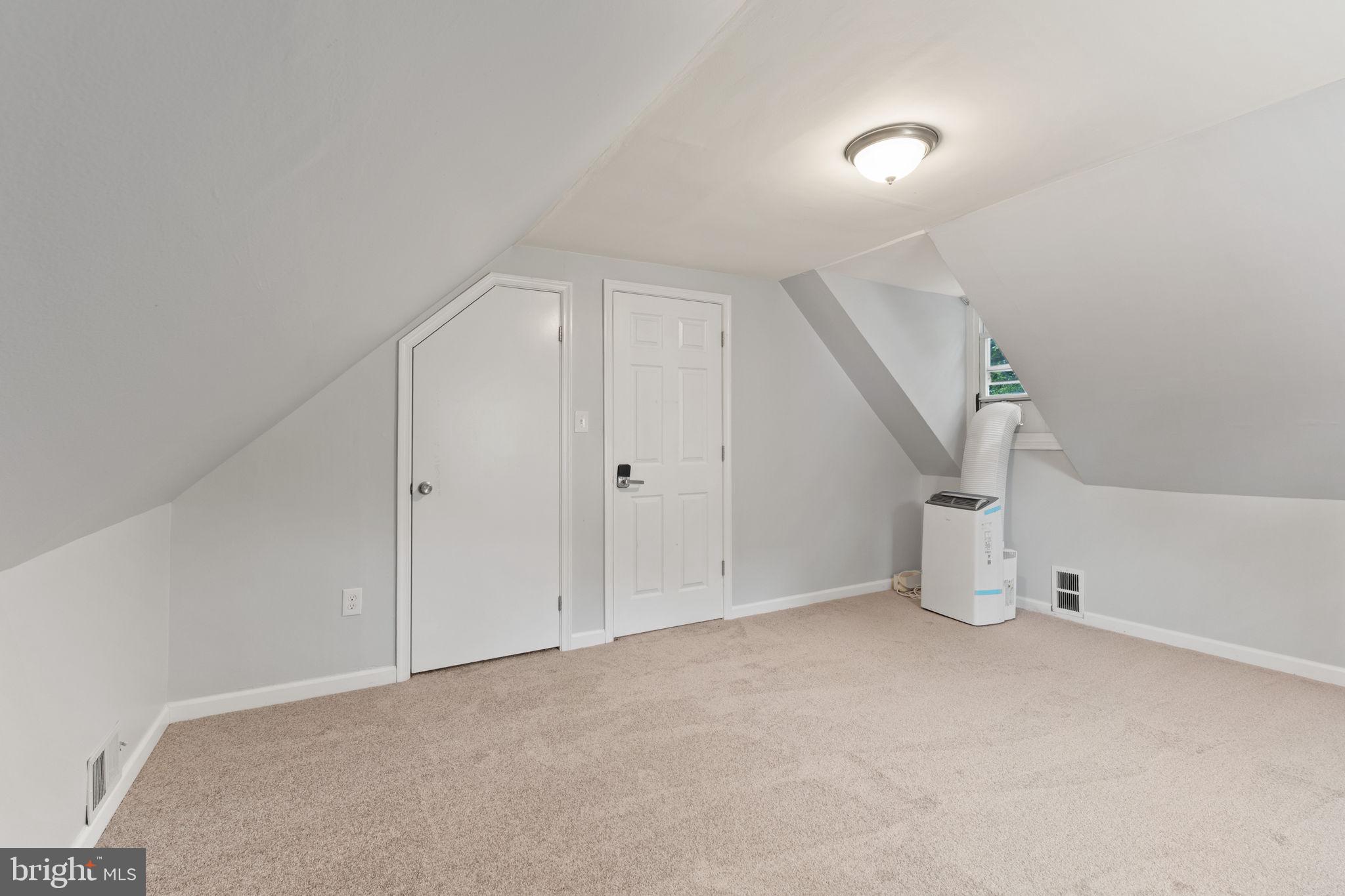 HOLLYWOOD ON THE HILL - Residential Lease