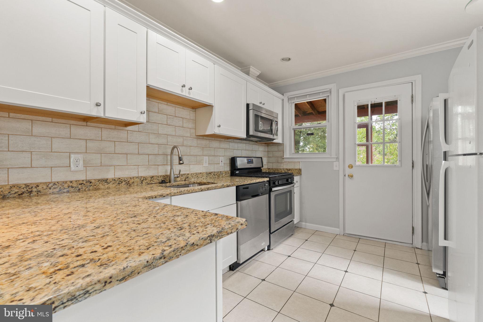 HOLLYWOOD ON THE HILL - Residential Lease