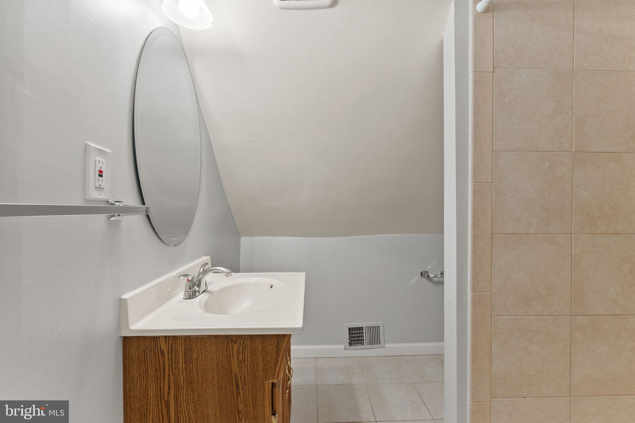 HOLLYWOOD ON THE HILL - Residential Lease