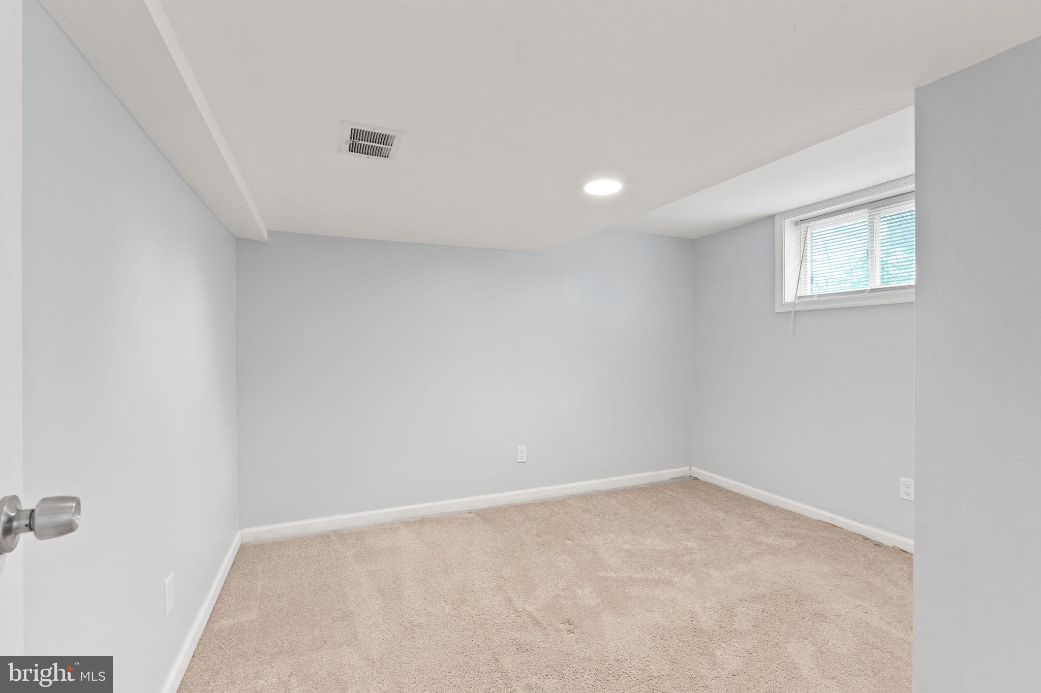 HOLLYWOOD ON THE HILL - Residential Lease