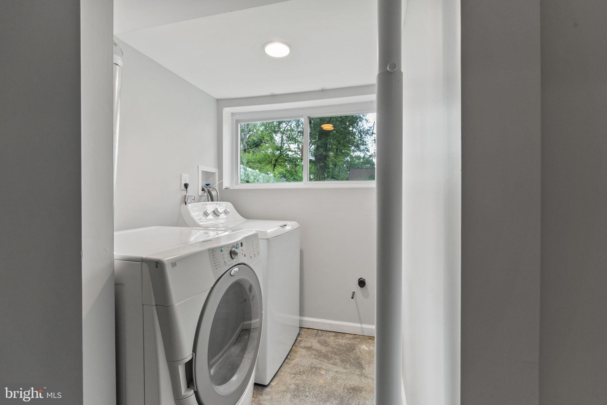 HOLLYWOOD ON THE HILL - Residential Lease