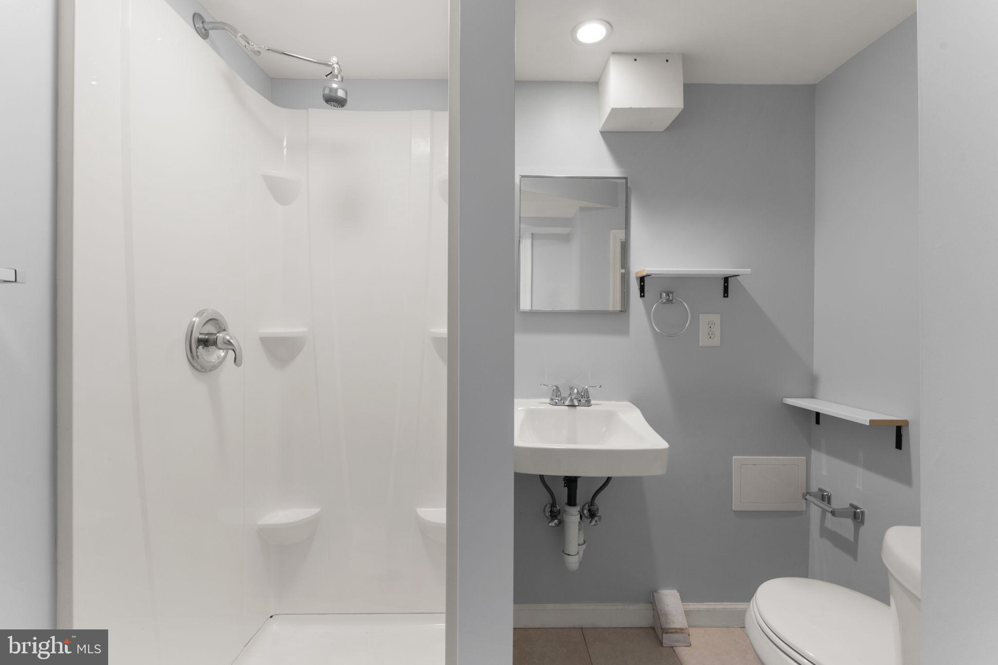 HOLLYWOOD ON THE HILL - Residential Lease