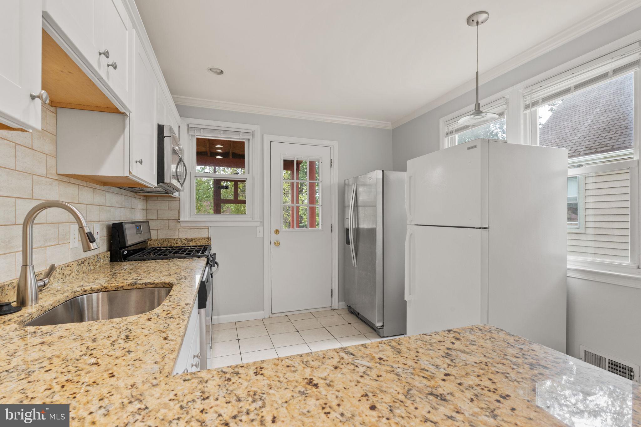 HOLLYWOOD ON THE HILL - Residential Lease