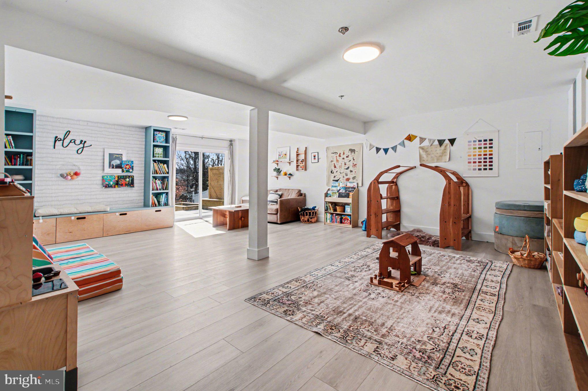 STAFFORD LAKES VILLAGE - Residential