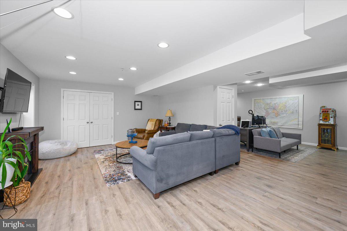 GLENBROOK - Residential