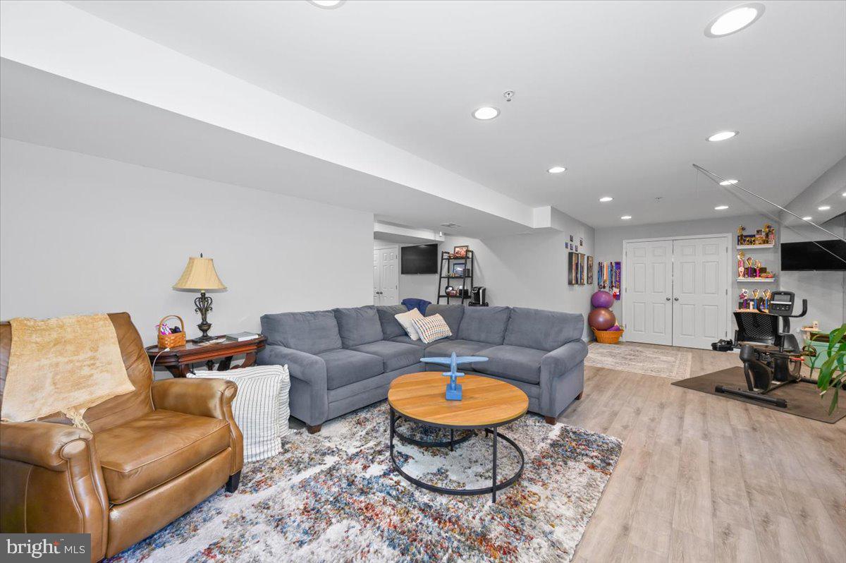 GLENBROOK - Residential